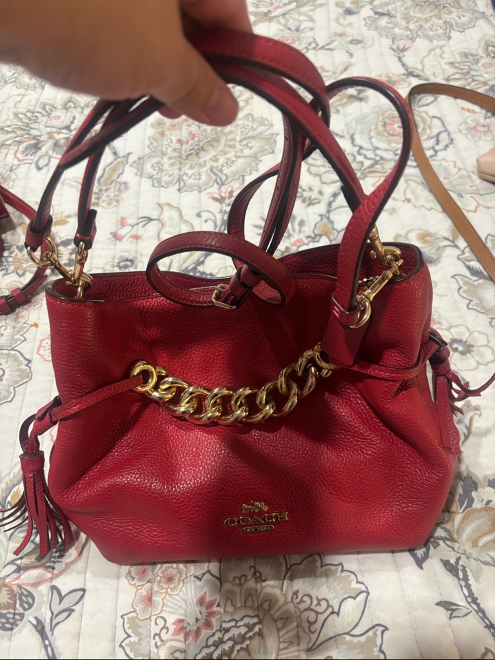 Coach Red Pebbled Leather Shoulder Bag with Gold Chain Accent - Picture 5 of 6